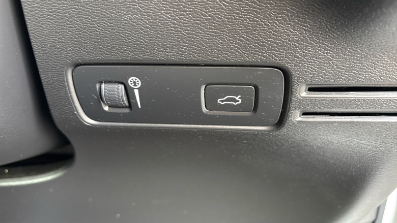 Volvo Xc40 2.0 B4P Momentum 5dr Auto [7 speed] Petrol Estate